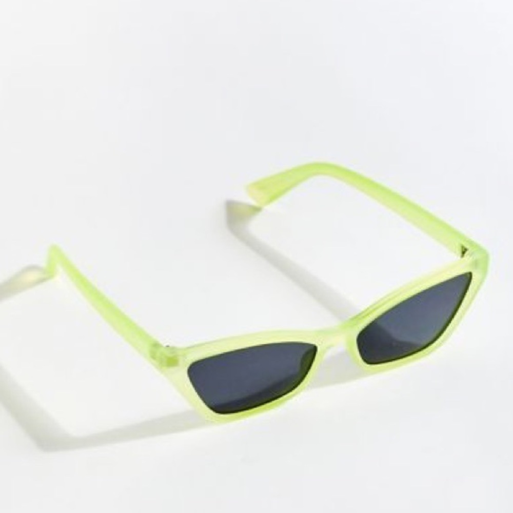 Urban Outfitters Exclusive Liza Cat Eye Sunglasses Y2K 2000s 90s style New